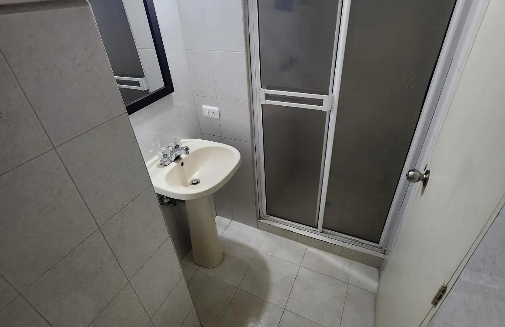 Comoda Habitacion Cerca Al Metro Medellín 0*,